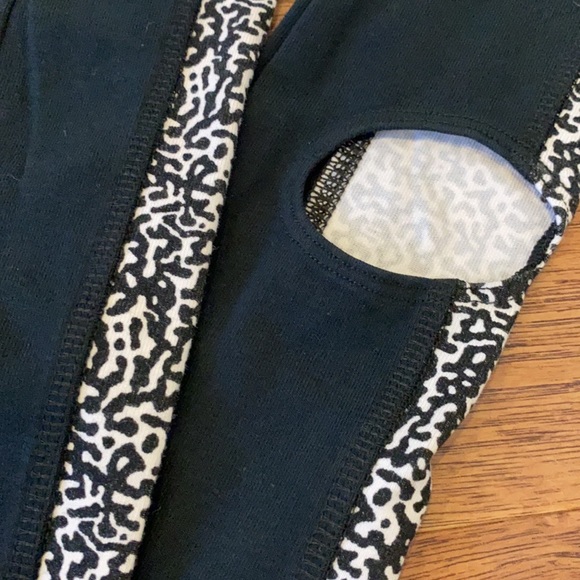 Nike Sports Bra + Leggings - Picture 4 of 6